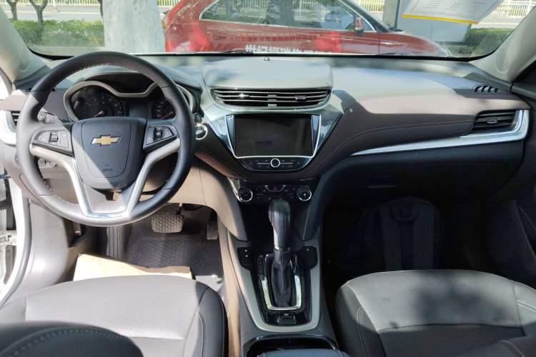 Used Chevrolet Malibu 2016 2.4L Automatic Luxury Edition Center Console