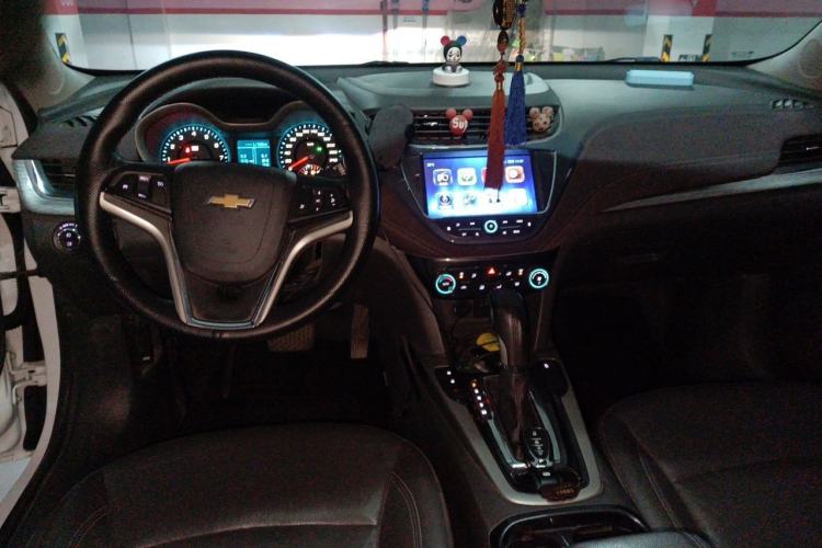 Used Chevrolet Malibu 2016 2.0L Automatic Luxury Edition Center Console