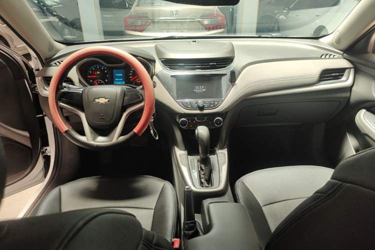 Used Chevrolet Malibu 2016 1.6T Automatic Comfort Edition Center Console