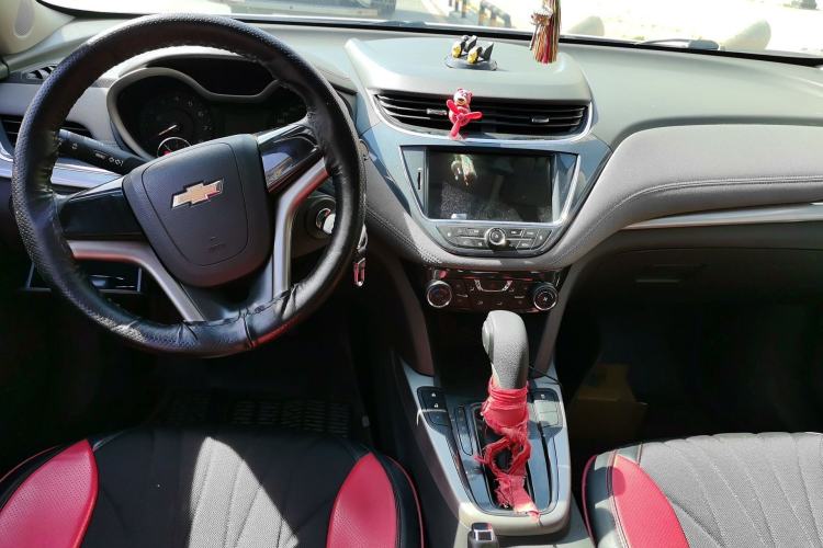 Used Chevrolet Malibu 2016 1.6T Automatic Comfort Edition Center Console