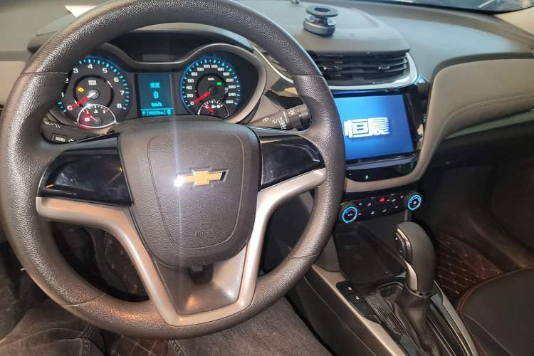 Used Chevrolet Malibu 2016 1.6T Automatic Comfort Edition Center Console