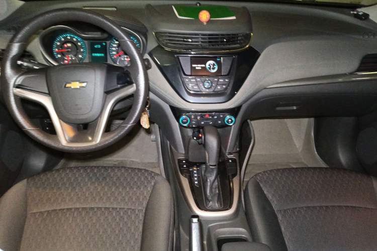 Used Chevrolet Malibu 2016 1.6T Automatic Comfort Edition Center Console