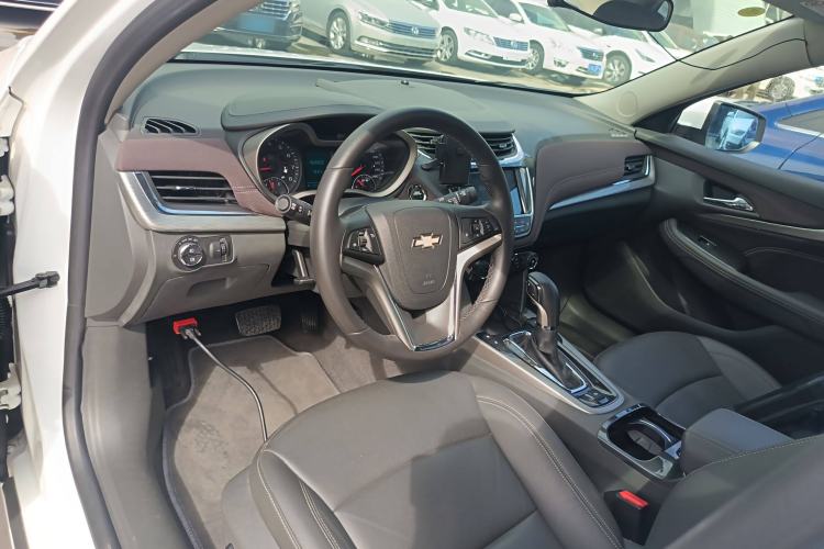 Used Chevrolet Malibu 2016 2.0L Automatic Luxury Edition Center Console
