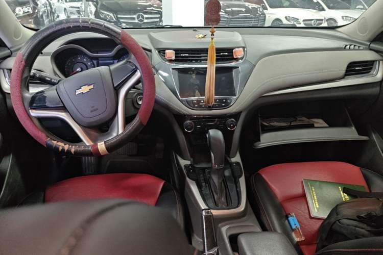 Used Chevrolet Malibu 2016 1.6T Automatic Comfort Edition Center Console
