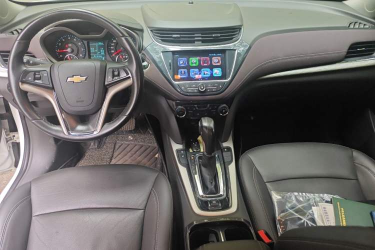 Used Chevrolet Malibu 2016 2.0L Automatic Luxury Edition Center Console