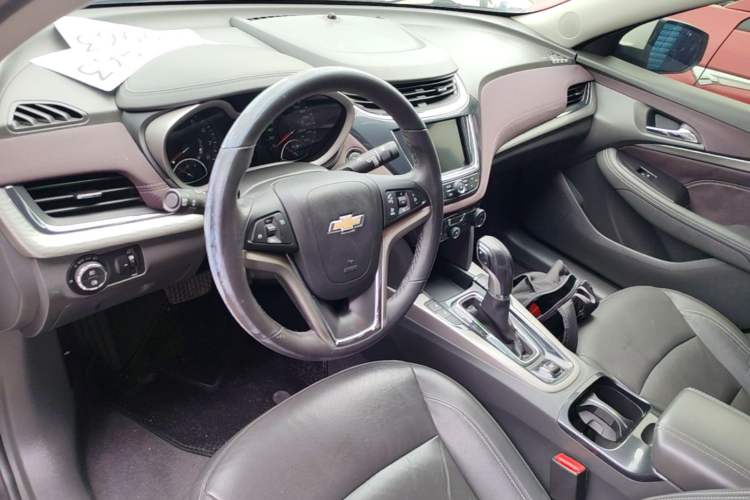 Used Chevrolet Malibu 2016 1.6T Automatic Luxury Edition Center Console