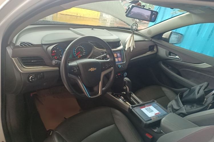 Used Chevrolet Malibu 2016 2.0L Automatic Luxury Edition Center Console