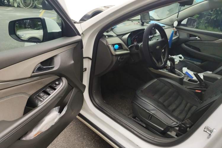 Used Chevrolet Malibu 2016 1.6T Automatic Comfort Edition Driver Seat