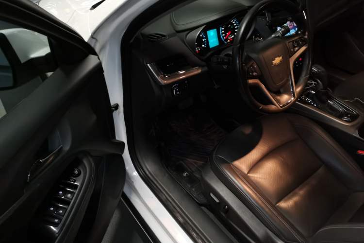 Used Chevrolet Malibu 2016 2.0L Automatic Luxury Edition Driver Seat