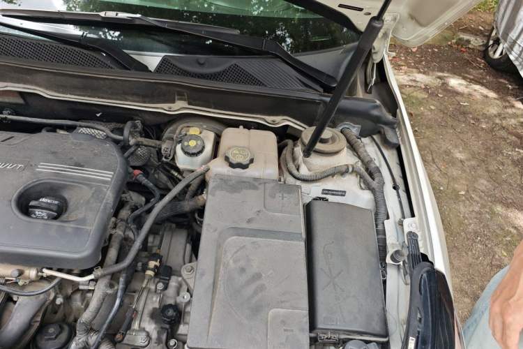 Used Chevrolet Malibu 2016 2.0L Automatic Luxury Edition Engine Bay Left