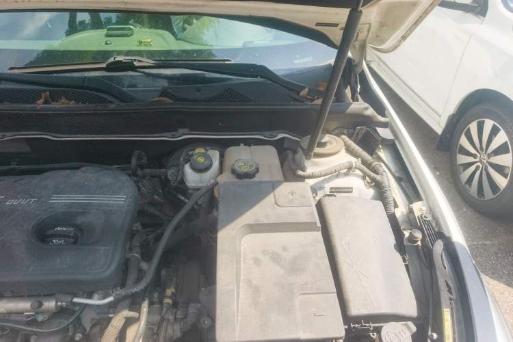 Used Chevrolet Malibu 2016 2.0L Automatic Luxury Edition Engine Bay Left