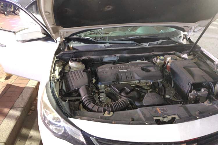 Used Chevrolet Malibu 2016 2.0L Automatic Luxury Edition Engine Bay Right