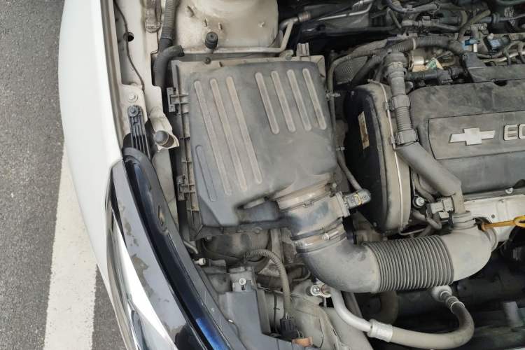 Used Chevrolet Malibu 2016 1.6T Automatic Comfort Edition Engine Bay Right