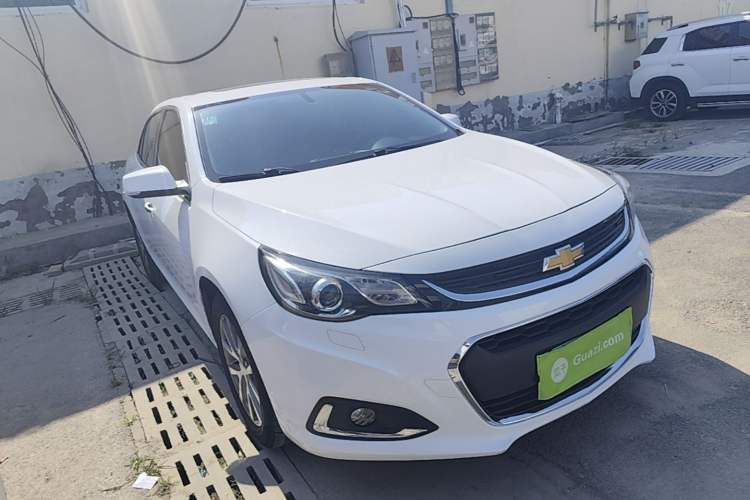 Used Chevrolet Malibu 2016 2.0L Automatic Luxury Edition Front Right 45 Deg