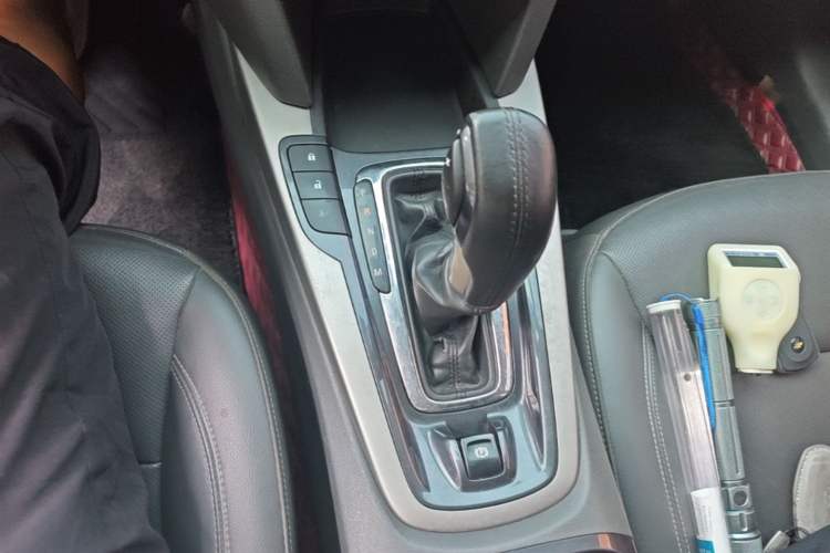 Used Chevrolet Malibu 2016 2.0L Automatic Luxury Edition Gear Lever