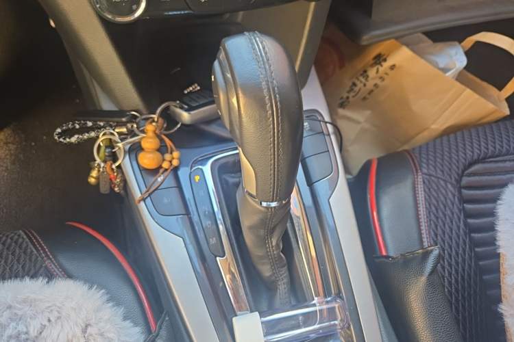 Used Chevrolet Malibu 2016 2.0L Automatic Luxury Edition Gear Lever