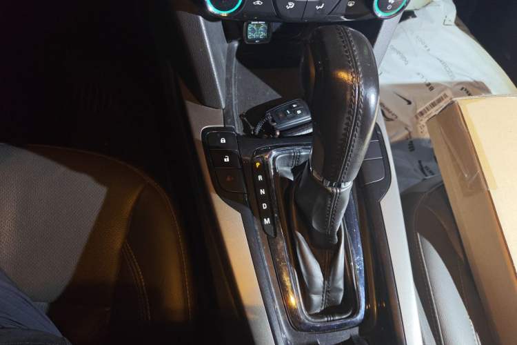 Used Chevrolet Malibu 2016 2.0L Automatic Luxury Edition Gear Lever