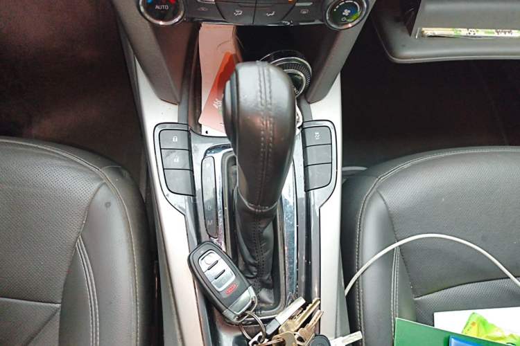Used Chevrolet Malibu 2016 2.0L Automatic Luxury Edition Gear Lever