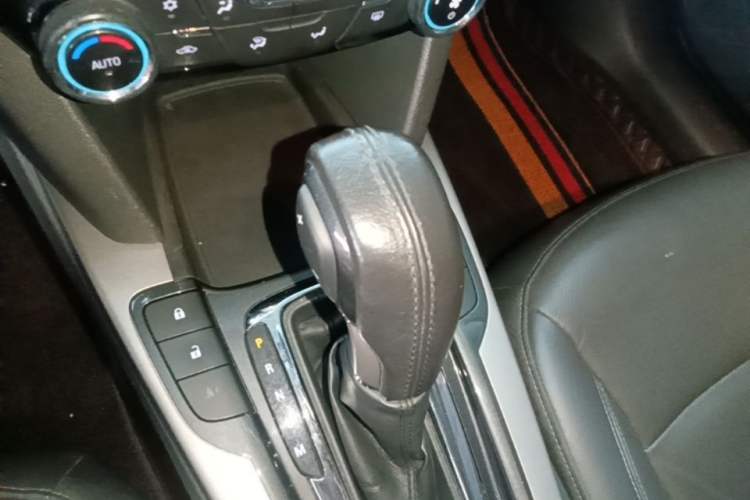 Used Chevrolet Malibu 2016 2.0L Automatic Luxury Edition Gear Lever