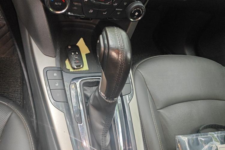 Used Chevrolet Malibu 2016 2.0L Automatic Luxury Edition Gear Lever
