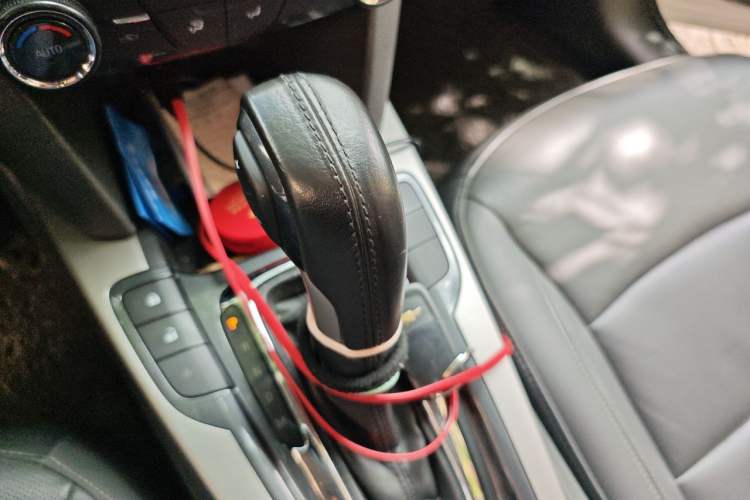 Used Chevrolet Malibu 2016 2.0L Automatic Luxury Edition Gear Lever