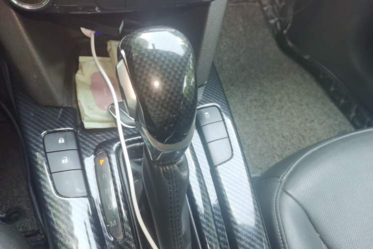 Used Chevrolet Malibu 2016 2.0L Automatic Luxury Edition Gear Lever