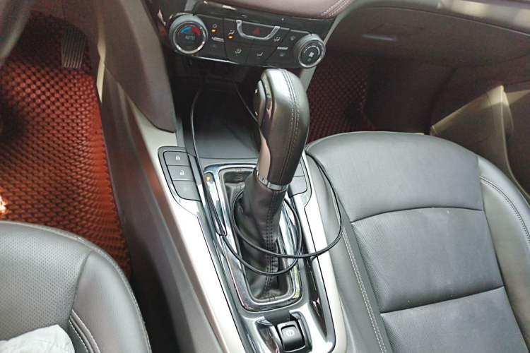 Used Chevrolet Malibu 2016 2.0L Automatic Luxury Edition Gear Lever