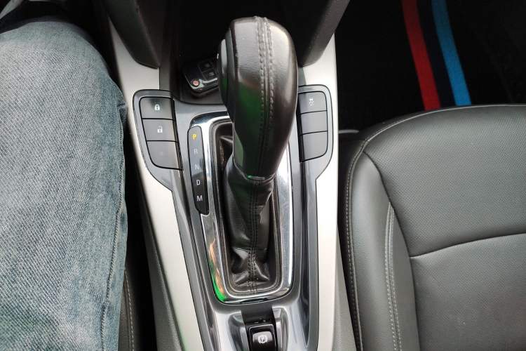 Used Chevrolet Malibu 2016 1.6T Automatic Luxury Edition Gear Lever