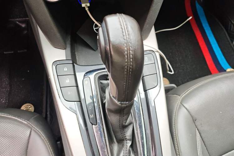 Used Chevrolet Malibu 2016 2.0L Automatic Luxury Edition Gear Lever