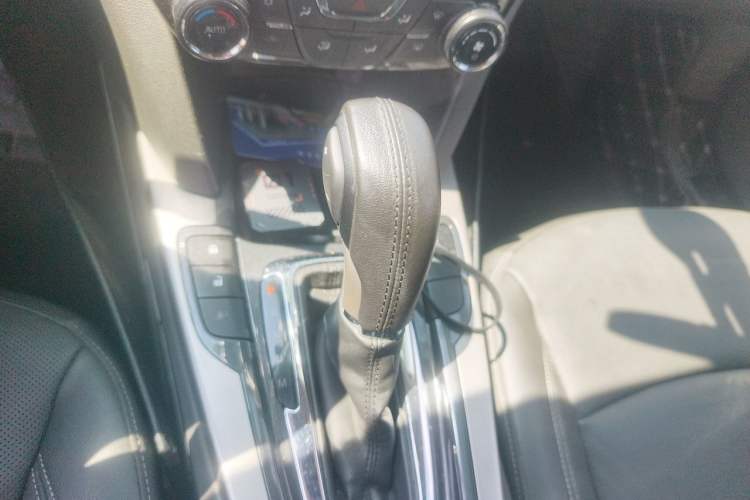 Used Chevrolet Malibu 2016 2.0L Automatic Luxury Edition Gear Lever