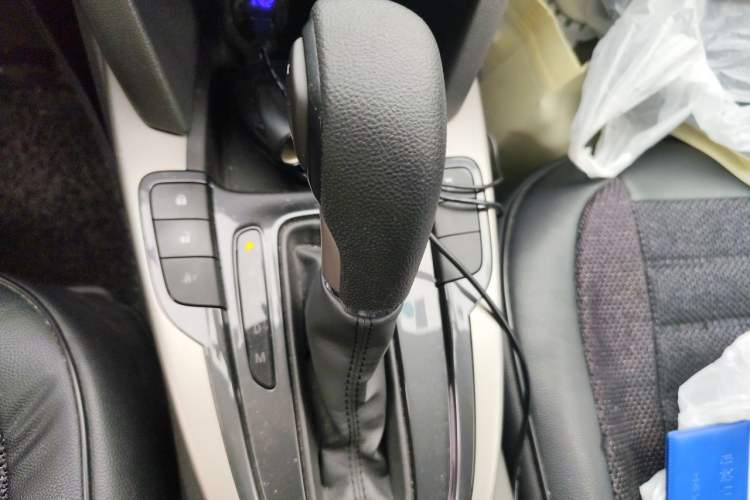 Used Chevrolet Malibu 2016 1.6T Automatic Comfort Edition Gear Lever