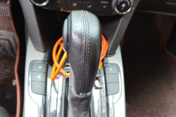 Used Chevrolet Malibu 2016 2.0L Automatic Luxury Edition Gear Lever