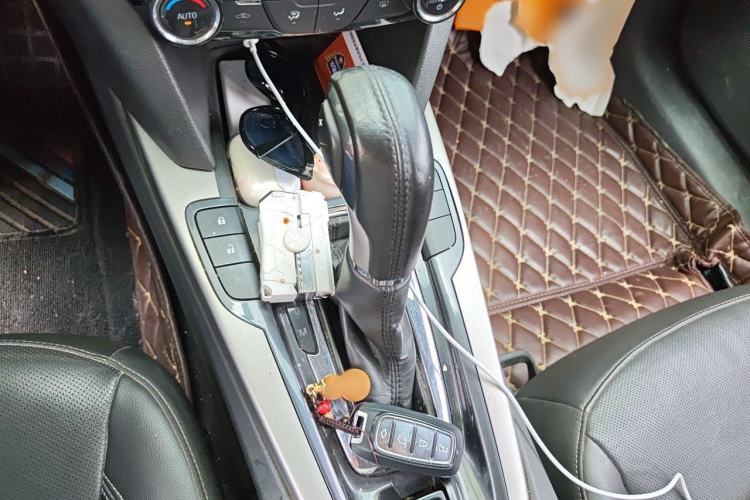Used Chevrolet Malibu 2016 2.0L Automatic Luxury Edition Gear Lever