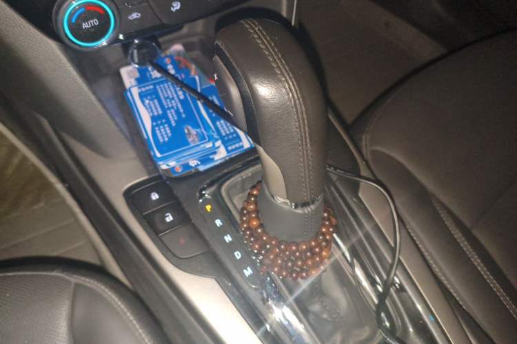 Used Chevrolet Malibu 2016 2.4L Automatic Luxury Edition Gear Lever