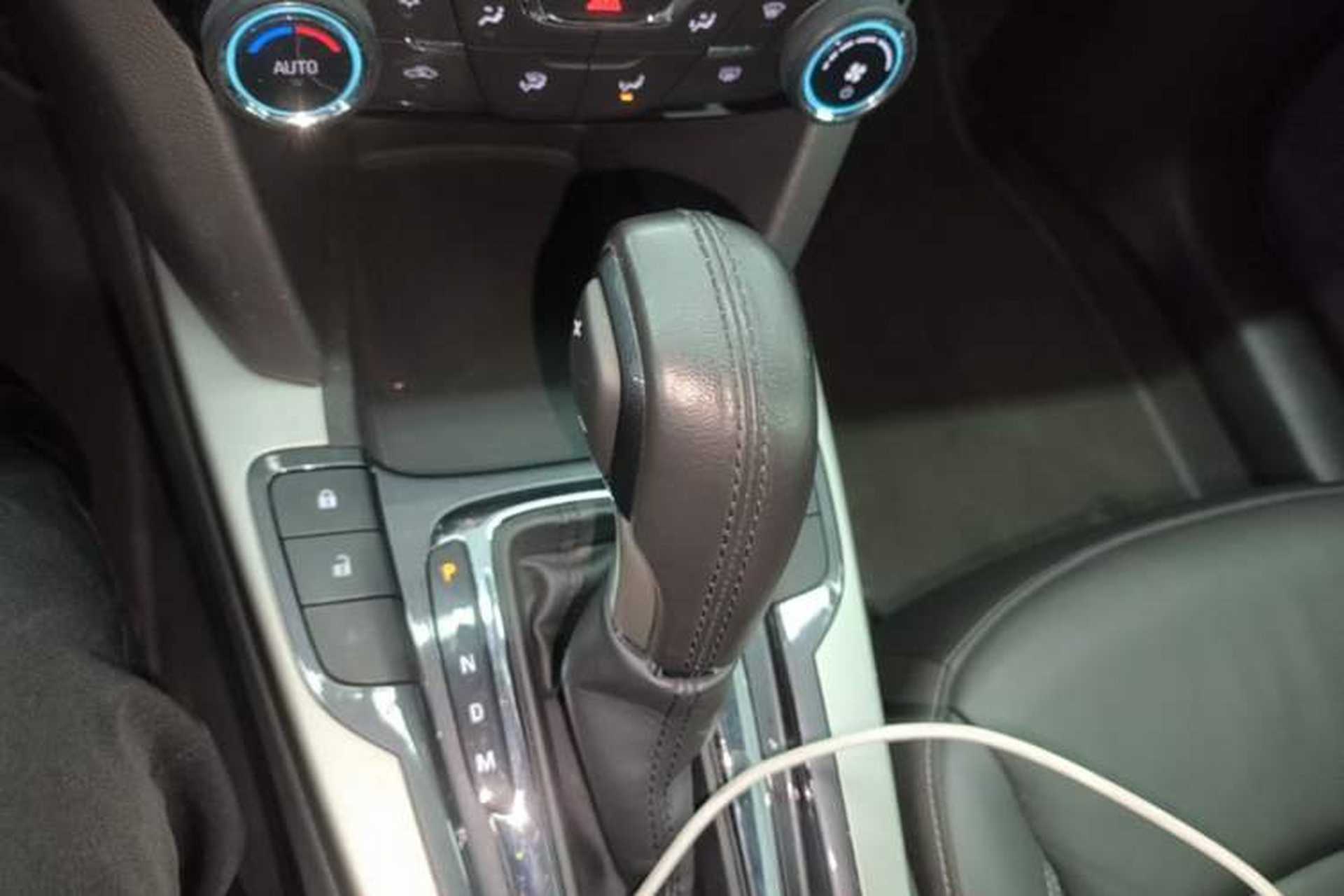 Used Chevrolet Malibu 2016 2.0L Automatic Luxury Edition Gear Lever