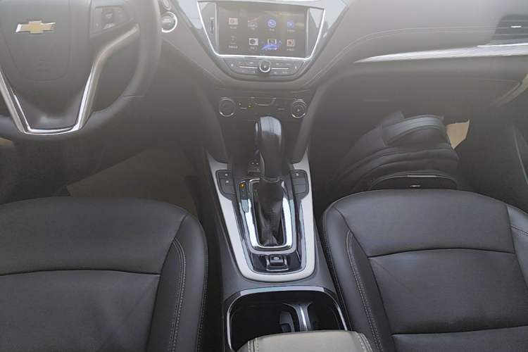 Used Chevrolet Malibu 2016 2.0L Automatic Luxury Edition Gear Lever