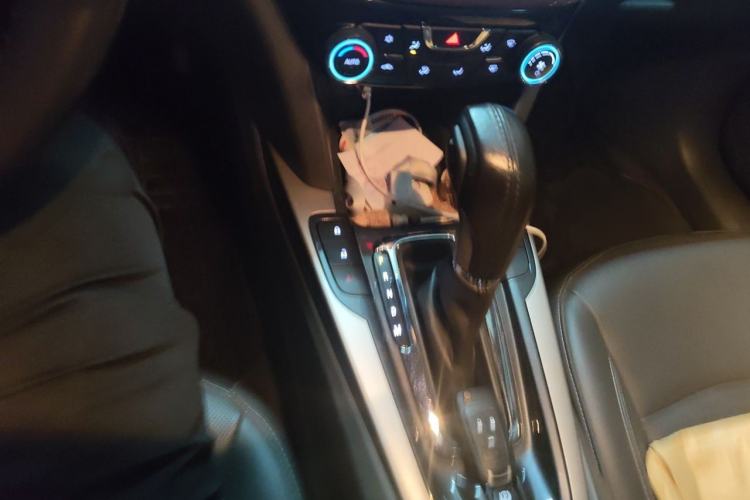 Used Chevrolet Malibu 2016 2.0L Automatic Luxury Edition Gear Lever