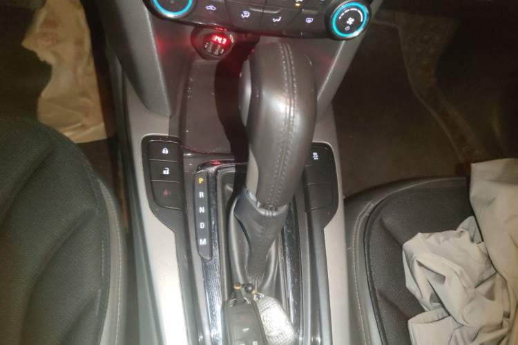 Used Chevrolet Malibu 2016 2.0L Automatic Luxury Edition Gear Lever