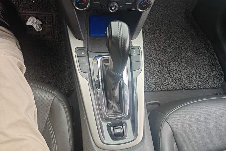 Used Chevrolet Malibu 2016 1.6T Automatic Luxury Edition Gear Lever