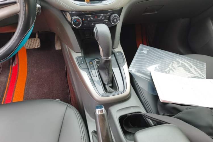 Used Chevrolet Malibu 2016 1.6T Automatic Comfort Edition Gear Lever