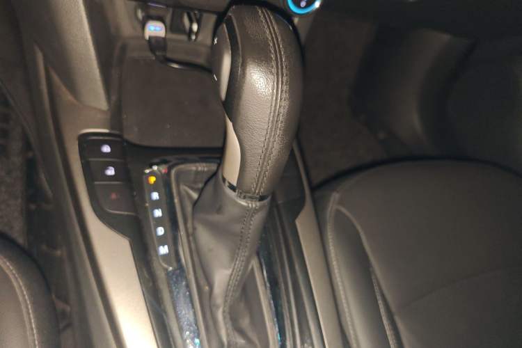 Used Chevrolet Malibu 2016 2.0L Automatic Luxury Edition Gear Lever