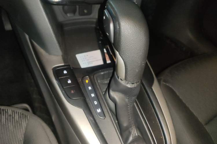 Used Chevrolet Malibu 2016 1.6T Automatic Comfort Edition Gear Lever