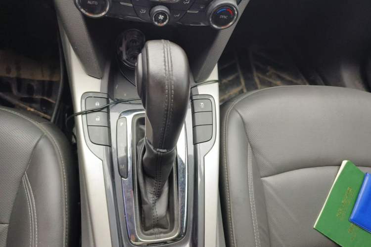 Used Chevrolet Malibu 2016 1.6T Automatic Luxury Edition Gear Lever