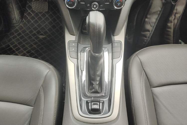 Used Chevrolet Malibu 2016 1.6T Automatic Luxury Edition Gear Lever