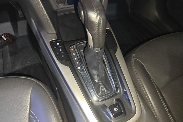 Used Chevrolet Malibu 2016 2.0L Automatic Luxury Edition Gear Lever