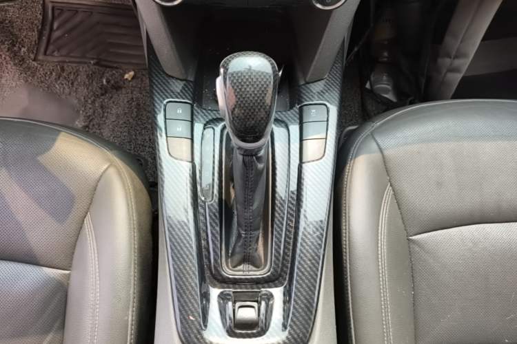 Used Chevrolet Malibu 2016 2.0L Automatic Luxury Edition Gear Lever