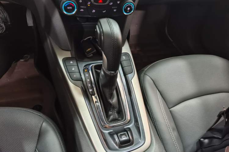 Used Chevrolet Malibu 2016 2.0L Automatic Luxury Edition Gear Lever