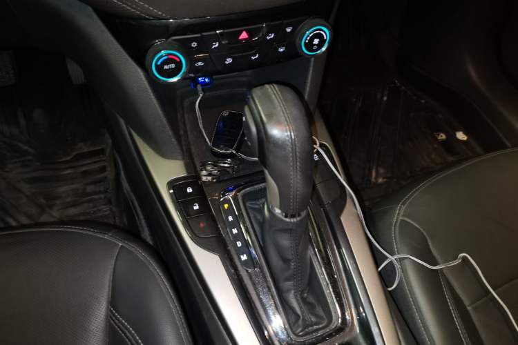 Used Chevrolet Malibu 2016 2.0L Automatic Luxury Edition Gear Lever