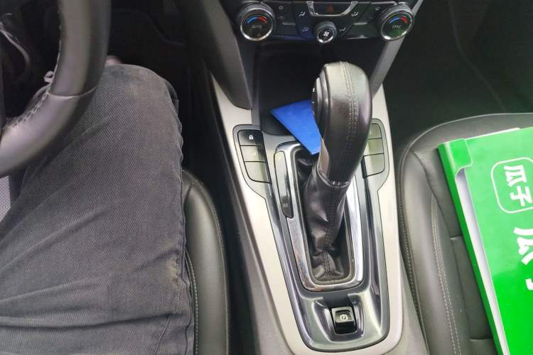 Used Chevrolet Malibu 2016 1.6T Automatic Luxury Edition Gear Lever