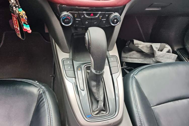 Used Chevrolet Malibu 2016 1.6T Automatic Comfort Edition Gear Lever